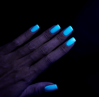 443 Spooky Blue - UV Nagellack Dunkeln leuchten 7ml Semilac