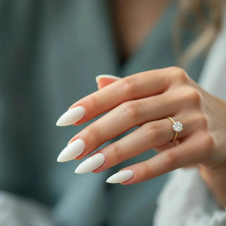 Milky White Sealer Top Coat (No Wipe) 10ml LYNIS NAILS